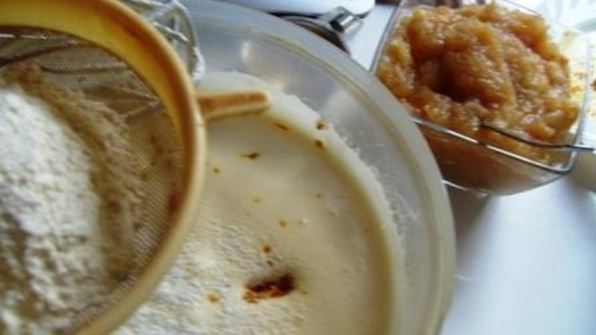 бисквитный рулет с яблоками