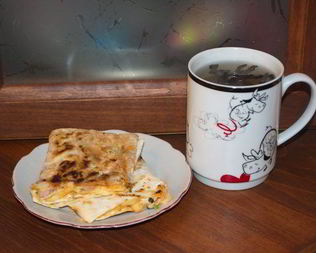 Горячие рулетики из лаваша