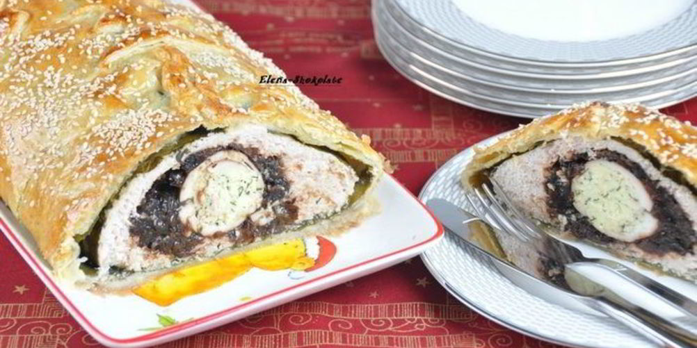 Рецепт куриного рулета с черносливом в слоеной шубке