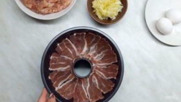 мясной рулет из свинины с яйцом