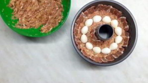 мясной рулет из свинины с яйцом