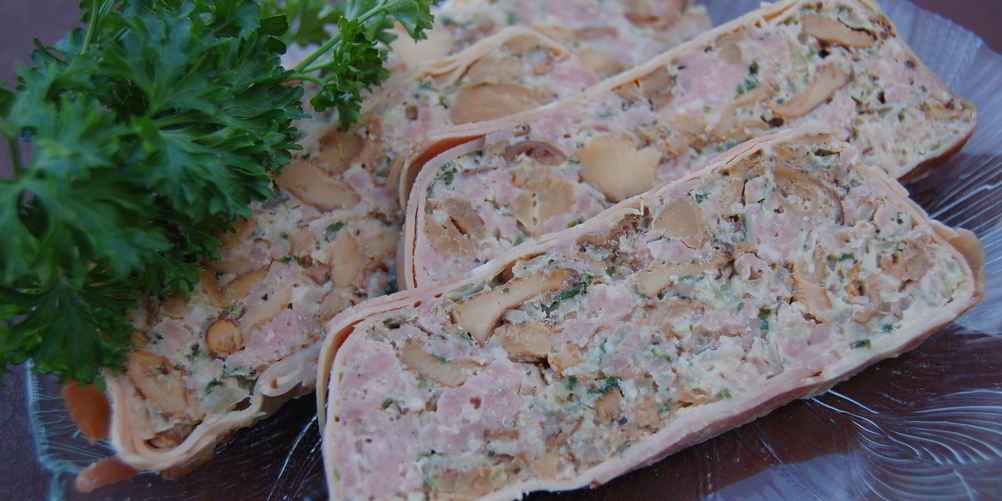 Рецепт мясного рулета с лисичками