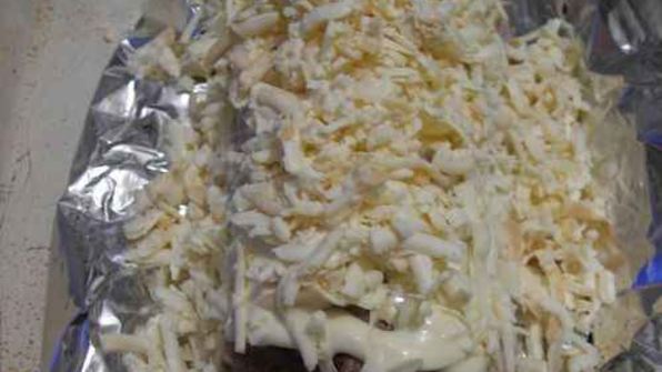 мясной рулет с сыром в фольге