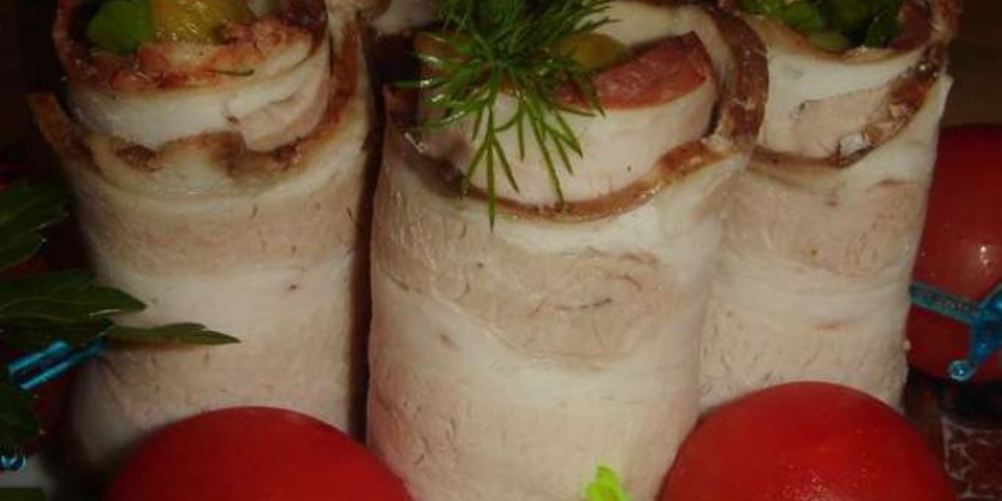 Рецепт мясных рулетиков из грудинки