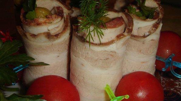 мясные рулетики из грудинки