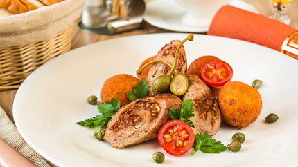 Рубленые рулетики с вялеными томатами