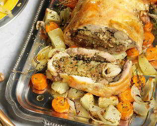 Рулет из индейки с бараниной, картошкой и морковью