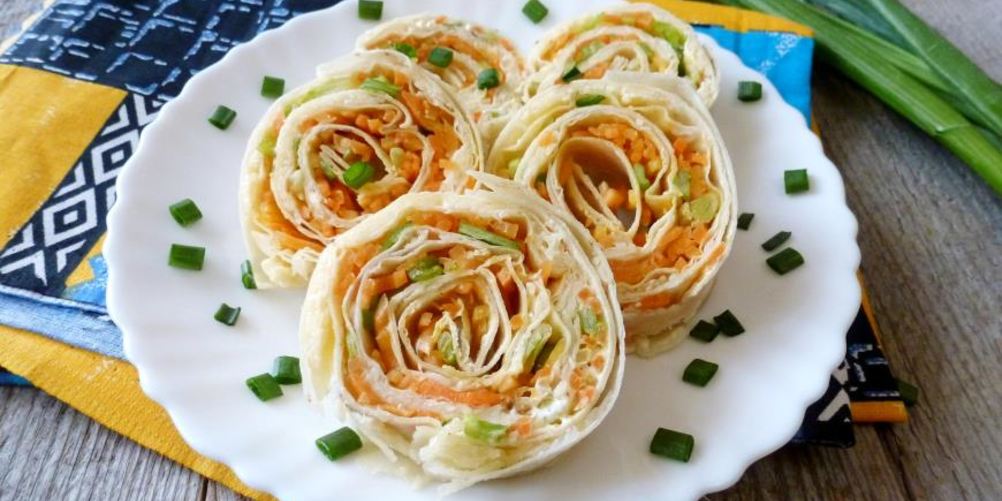 Рецепт рулета из лаваша с корейской морковью и зеленым луком