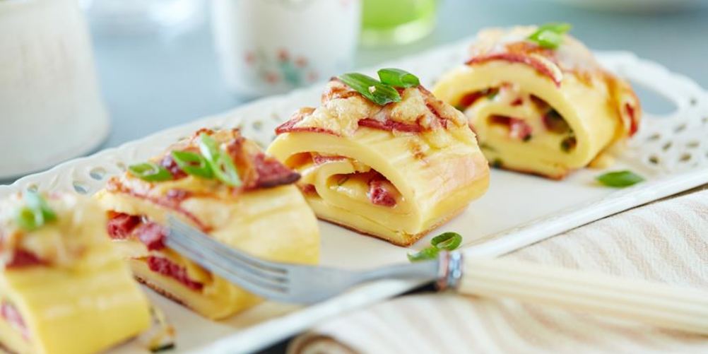 Рецепт рулета из омлета с колбасой