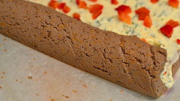 рулет из отварной печени с пикантной сливочной начинкой