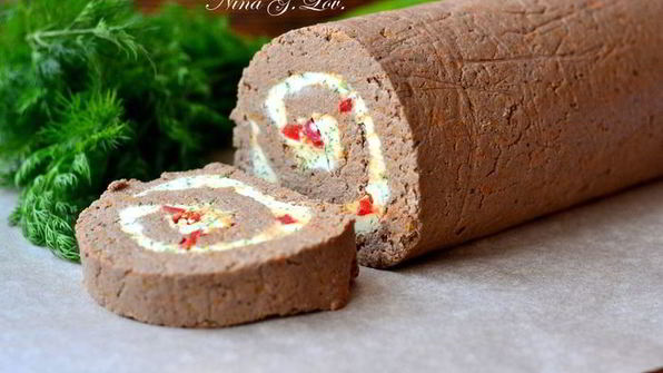 рулет из отварной печени с пикантной сливочной начинкой