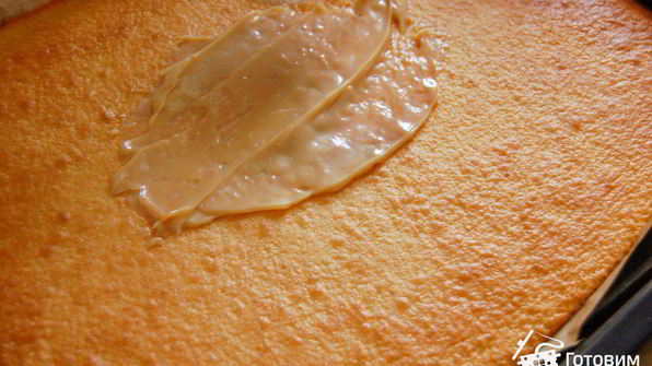 рулет из варенной сгущенки и орехов