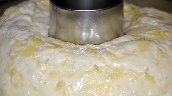 рулет с трехцветной начинкой