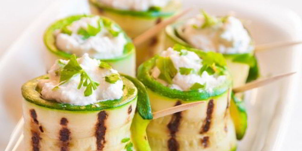 Рецепт рулетиков из кабачков с курицей