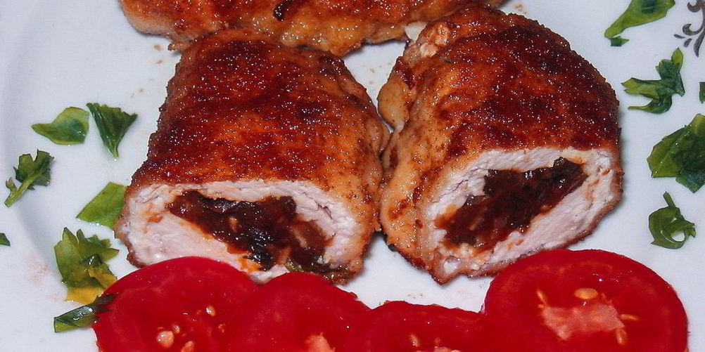 Рецепт рулетиков из куриной грудки с черносливом