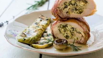 Рулетики из курицы со шпинатом и грибами