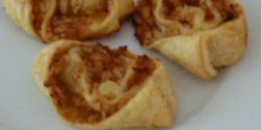 Рецепт рулетиков иза слоеного тест с яблоками