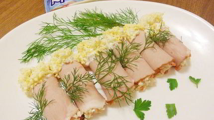 Рулетики из ветчины с крабовым мясом