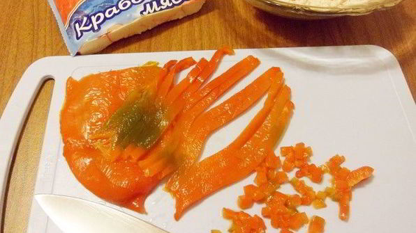 рулетики из ветчины с крабовым мясом