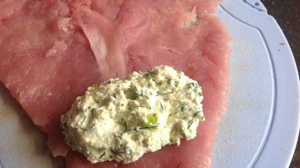 рулеты из индейки с творогом и зеленью