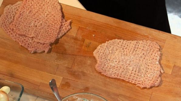 рулеты из свинины с укропным пюре