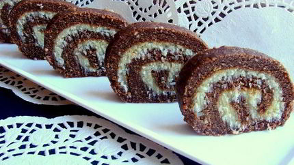 Шоколадно-кокосовый рулет без выпечки