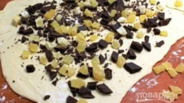 шоколадный рулет из слоеного теста