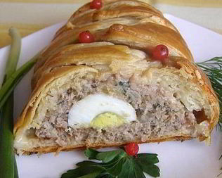 Сочный мясной рулет с яйцом