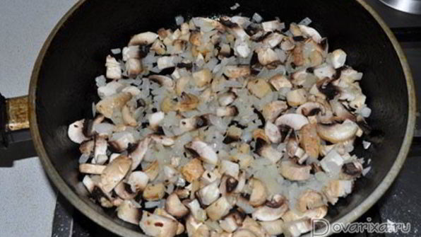 свиные рулетики с грибами и картошкой