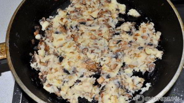 свиные рулетики с грибами и картошкой