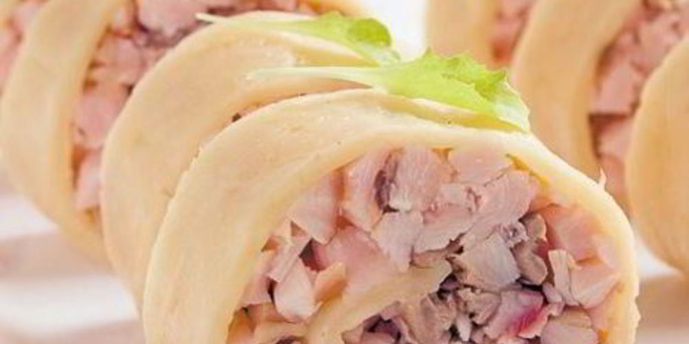 Рецепт сырного рулета с курицей и грибами