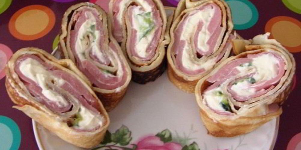 Рецепт закусочных рулетиков из блинов с ветчиной