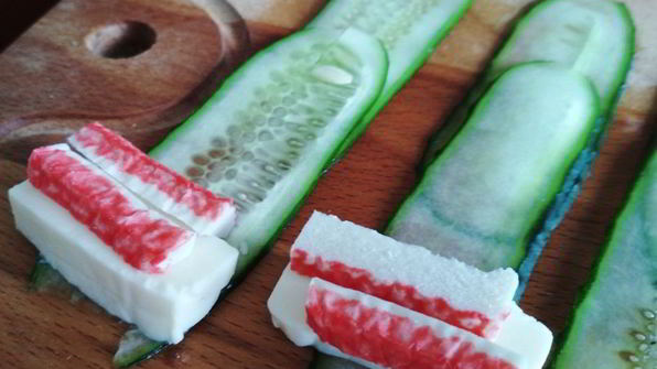закусочные рулетики из огурцов