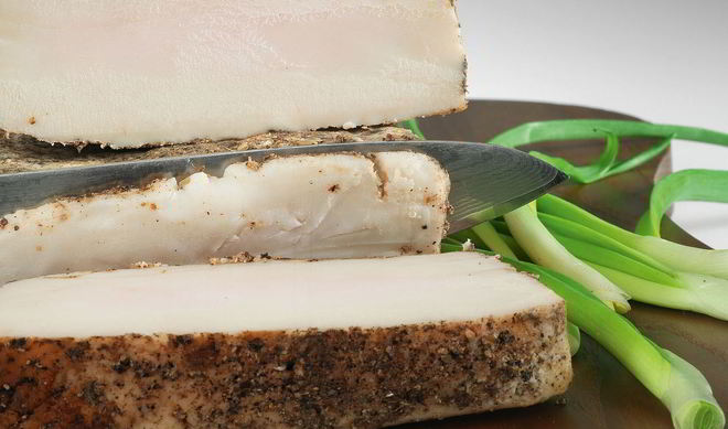 Сало с перцем