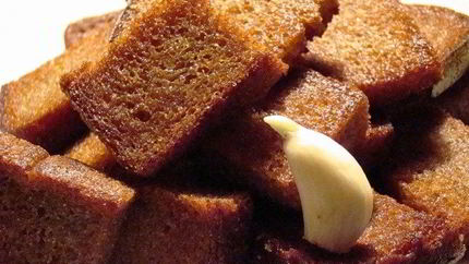 Сухарики с чесноком