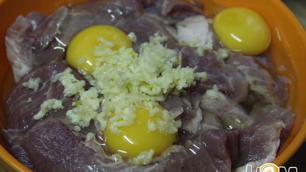 свинина, маринованная в яйцах