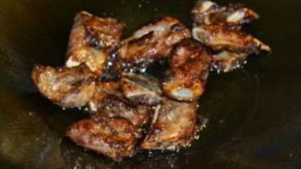 свиные ребрышки с баклажанами