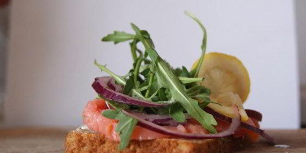 Рецепт датского открытого сэндвича с красной рыбой