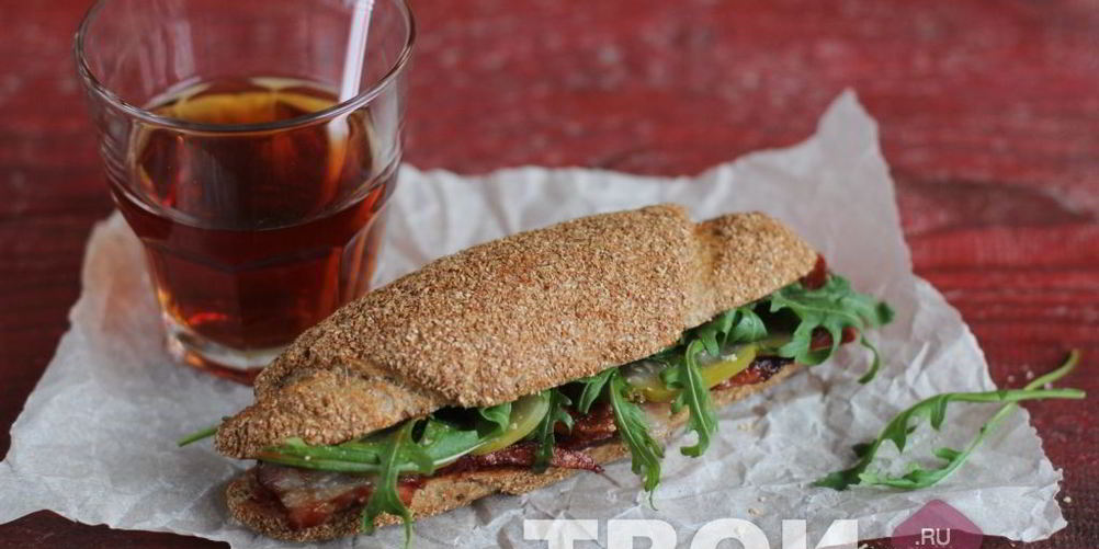 Рецепт сэндвича с беконома и руколоя