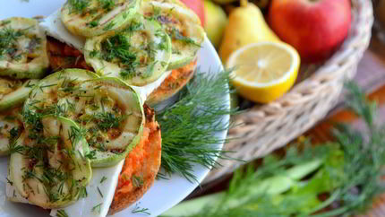 Сэндвич с брынзой и овощами