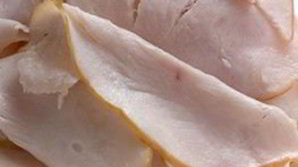 сэндвич с индейкой, листовым салатом и помидором