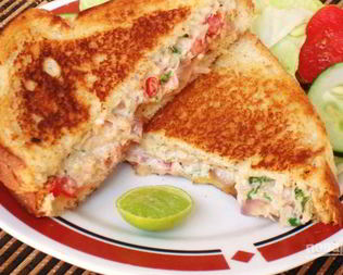 Сэндвич с красной рыбой