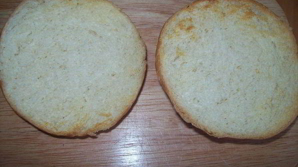 сэндвич с курицей, горчицей и перепелиным яйцом