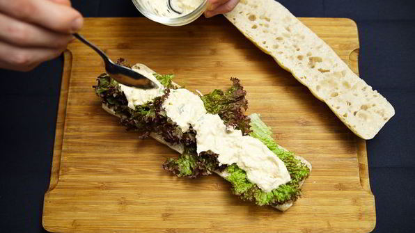 сэндвич с курицей и овощами-гриль