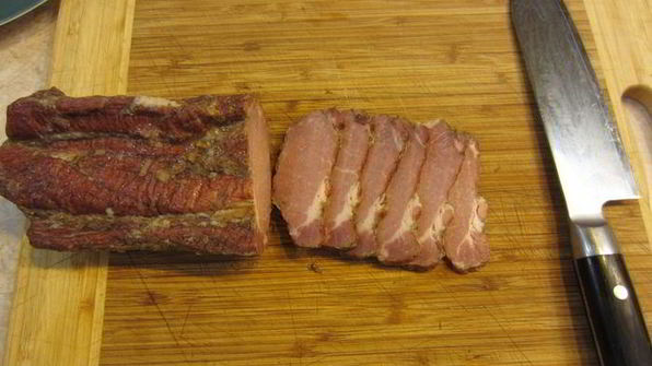 сэндвич с моцареллой, грибами и соусом нисуаз