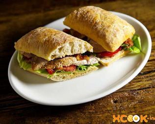 Теплый сэндвич с куриной грудкой