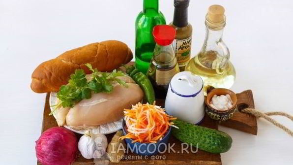 вьетнамский сэндвич бан ми с курицей