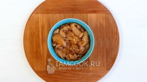 вьетнамский сэндвич бан ми с курицей