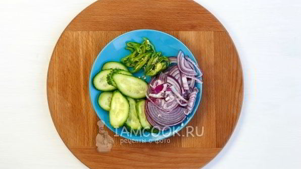 вьетнамский сэндвич бан ми с курицей