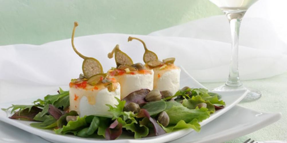 Рецепт сыра и каперсы с кисло-сладким соусом и фисташками